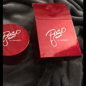 Mac & Patrick Starr powder